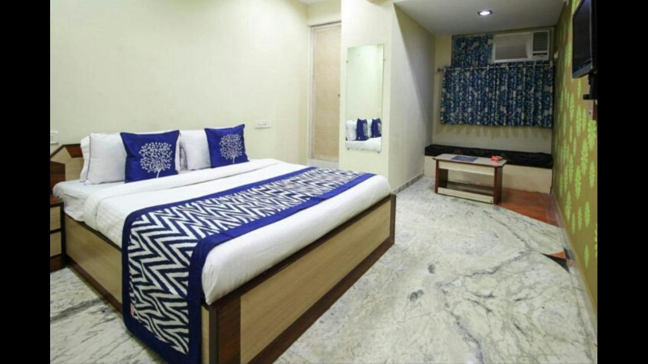 Hotel Honey Bunny อาเมดาบัด ภายนอก รูปภาพ